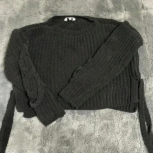 🎄 Black Crop Sweater